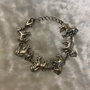 ☘️VTG Horse Galloping Silver Tone Bracelet